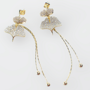 Aretes colgantes con diseño organico y natual